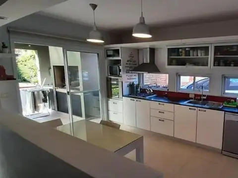 Casa 4 ambientes con 3 baños
