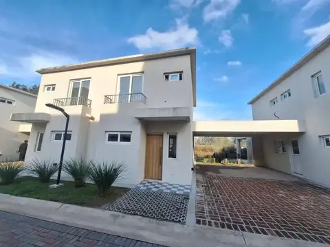 Casa en Venta 3 Ambientes Chic Village, PIlar.