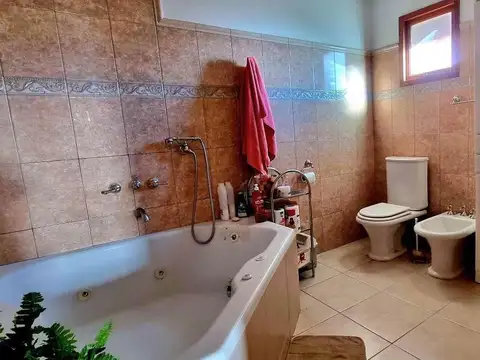 Casa 5 dormitorios - Las Victorias - Ideal emprendimiento co
