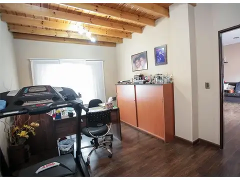 CASA 6 AMB ( 2 CASAS EN 1 ) IDEAL 2 FAMILIAS  CON PATIO COCHERAS Y QUINCHO AMPLIO