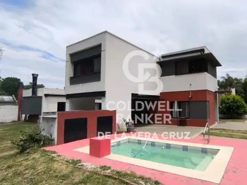 Casa 3 dormitorios en Colastiné, quincho, pileta y amplio terreno