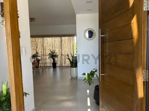 Casa en Venta en Rodeo del Medio, USD 160.000