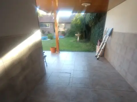 Casa 5 ambientes con 3 baños