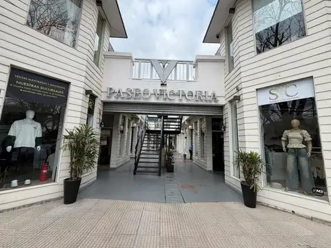 Local comercial en venta. Paseo Victoria, Funes