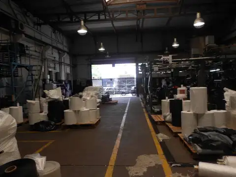 Excelente Planta industril en una sola planta -