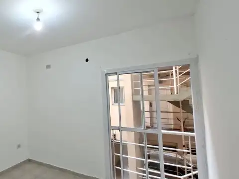 Departamento en Alquiler en Villa Centenario, $ 280.000