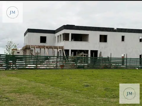 VENTA DE CASA EN BARRIO PRIVADO TERRALAGOS CANNING