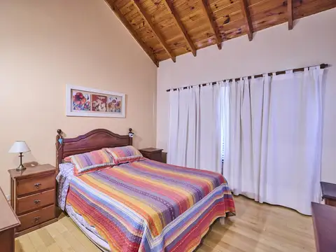 Casa 5 ambientes con 2 baños