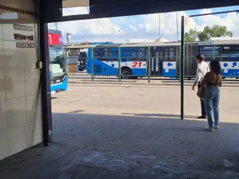 Local en Alquiler en Lomas De Zamora, $ 800.000