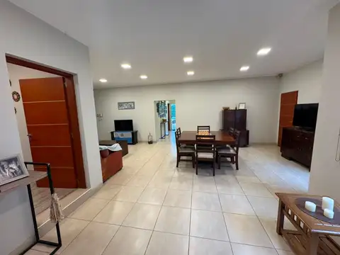Casa 6 ambientes con 3 baños