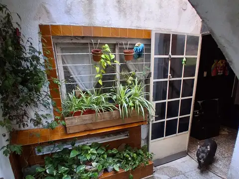 TIPO CASA  3 AMB CON DEPENDENCIA, CONTRAFRENTE, PATIO, TERRAZA, QUINCHO PARRILLA, SOLO 2 UNIDADES EN EL TERRENO