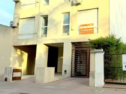 Departamento 2 amb  cochera ascensor Mts estacion  Beccar