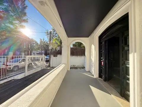 Casa en Alquiler con 1 cochera