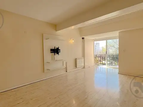 Departamento en dúplex 3 ambientes con escritorio en Chauvin