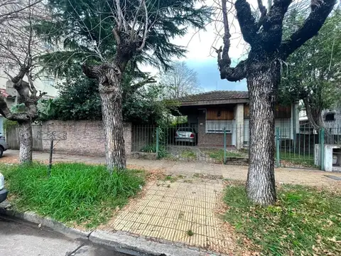Lote terreno edificio en el centro de Ituzaingó Norte 485m2