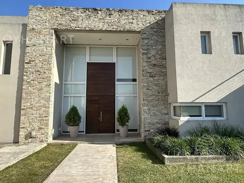 Casa en Alquiler en Haras Santa María, USD 2.500