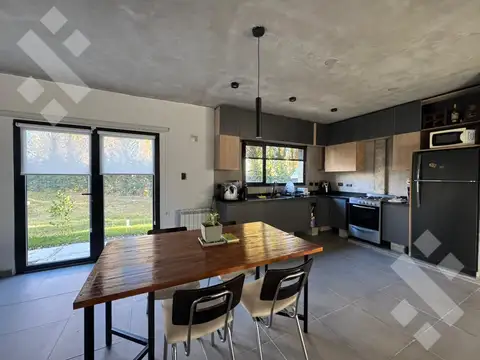 Casa 3 ambientes con 2 baños