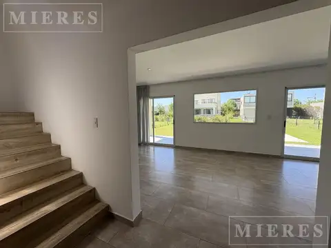 Casa en Alquiler Anual en Puertos Barrio Araucarias