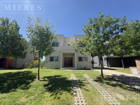 Casa en alquiler anual   Puertos barrio Araucarias
