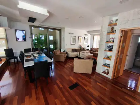 Casa 7 ambientes con 4 baños
