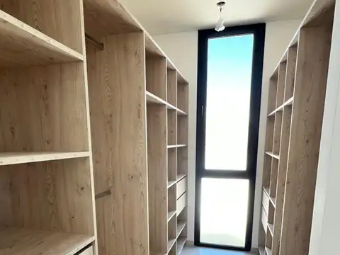 Casa 6 ambientes con 4 baños
