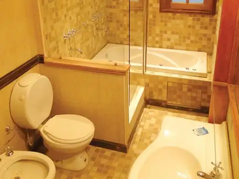 Casa 2 ambientes con 4 baños