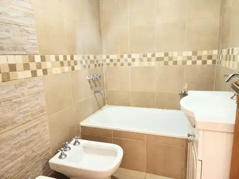 DEPARTAMENTO DE 2 AMBIENTES CON BALCON AL FRENTE