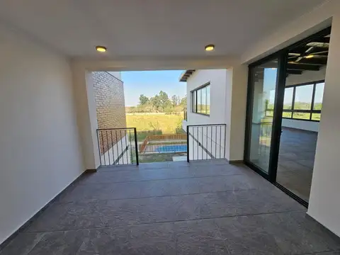 Casa en Venta con 4 cocheras
