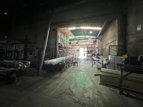 Galpon en Venta 31  mts Fondo