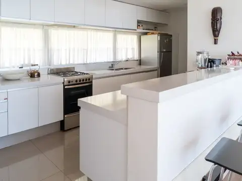 Departamento 6 ambientes con 2 baños