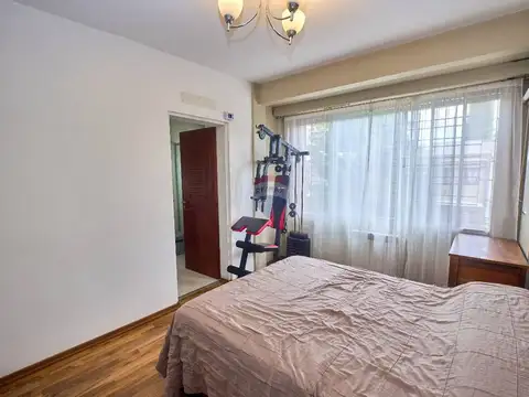 CASA EN VENTA QUILMES 5 ambientes terraza