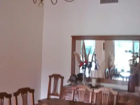 Casa 5 ambientes con 4 baños