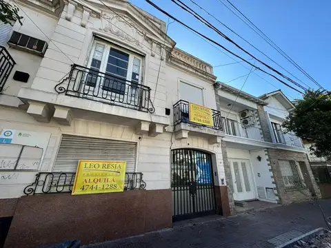 Oficina 9 ambientes con 2 baños