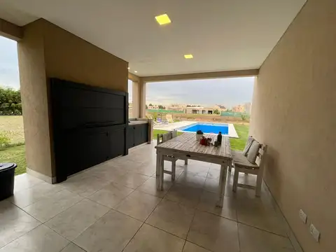 Casa 5 ambientes con 2 baños