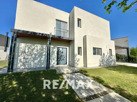Casa 5 ambientes con 2 baños