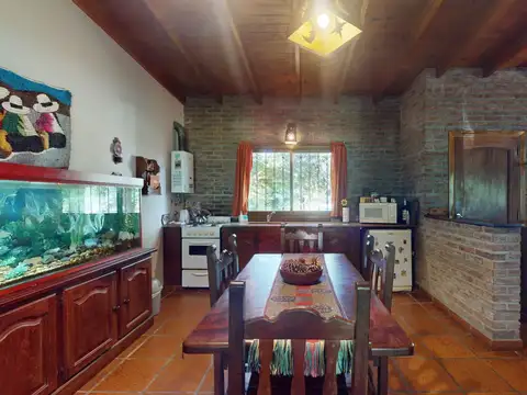 Casa 6 ambientes con 2 baños