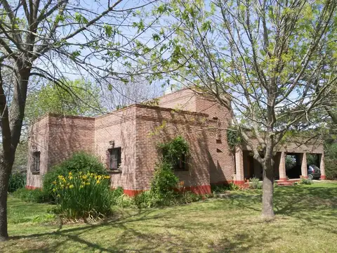 Casa en VENTA 4 dorm. en Arana 5 Hectareas 220 m2.