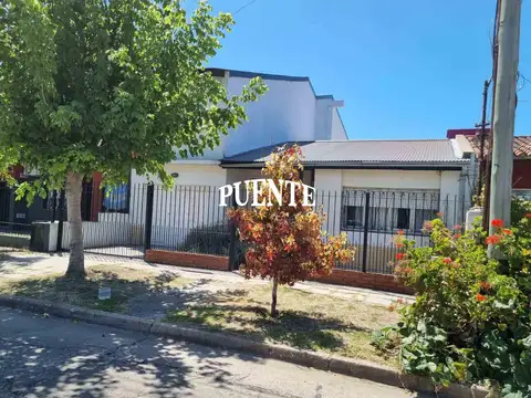 Casa 5 ambientes con 1 baño