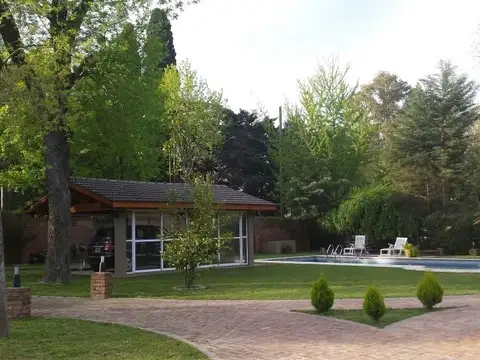 EXCELENTE CASA QUINTA EN BARRIO PARQUE ALTAVISTA