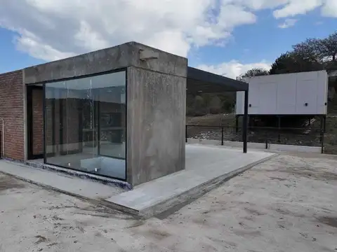 CASA A LA VENTA A ESTRENAR LOS AROMITOS