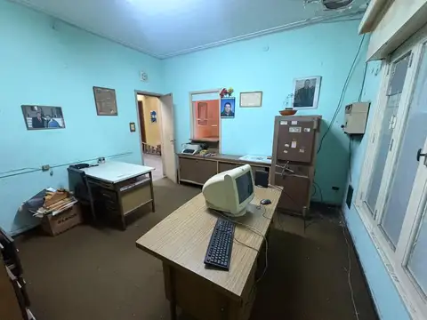 Casa 8 ambientes con 4 baños