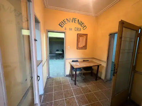 VENTA CASA A REFACCIONAR AMPLIO LOTE EN SARANDI