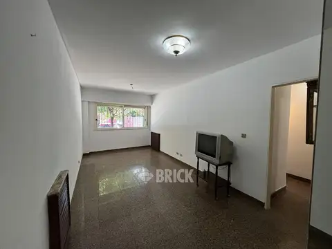 C/DEP EN SAN JUAN AL 1400 - FRENTE 104 M2 BAULERA IMPEC PATIO PARRILLA T/SOL D/ENTRADA