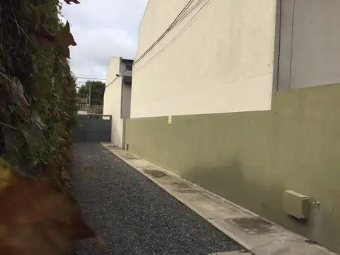 EXCELENTE DUPLEX DE 2 AMBIENTES EN CASTELAR SUR