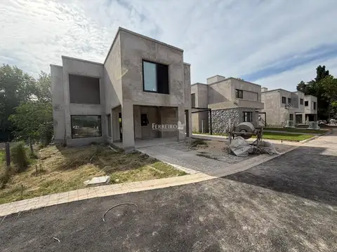 Casa 4 ambientes con 4 baños