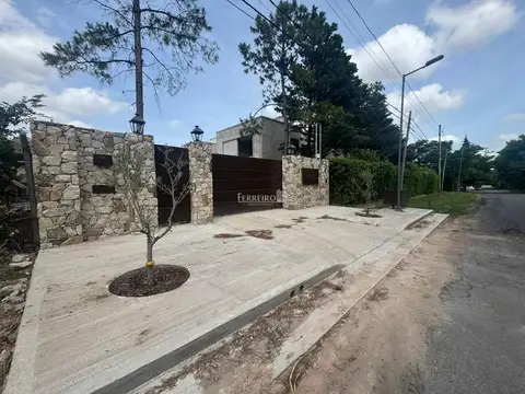 Casa en Venta con 4 cocheras