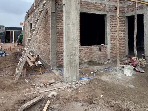 Casa 5 ambientes con 1 baño