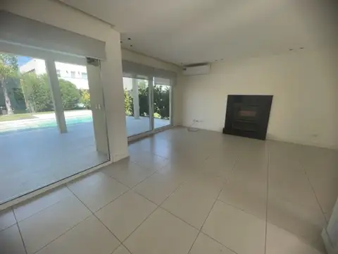 Casa en Alquiler de 4 dormitorios