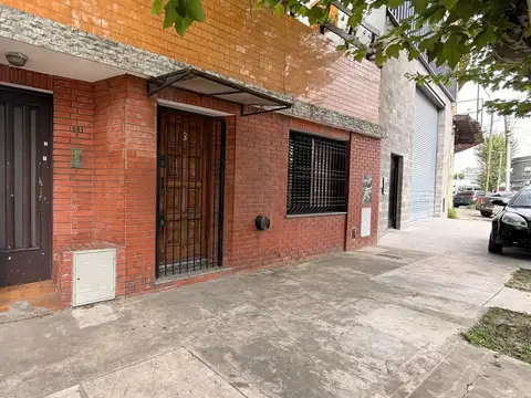 Ph 3 Ambientes en Venta en Piñeyro con Patio