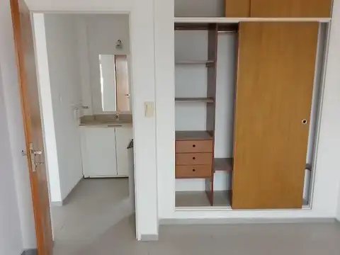 Alquilo departamento zona Legislatura